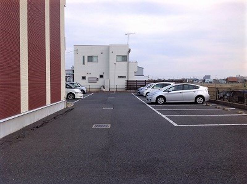 レオネクストプレアデス 駐車場