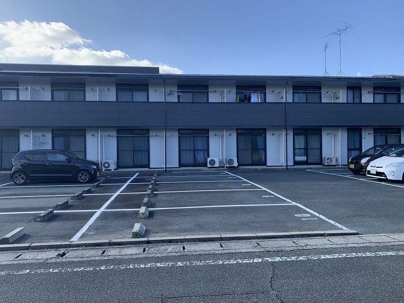 レオパレスリバーサイド 駐車場