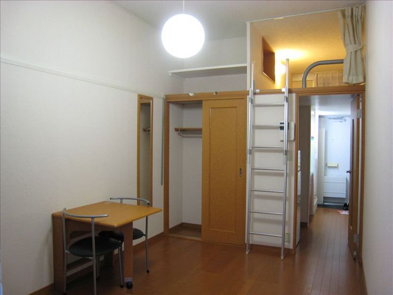 レオパレス上柏尾 居間