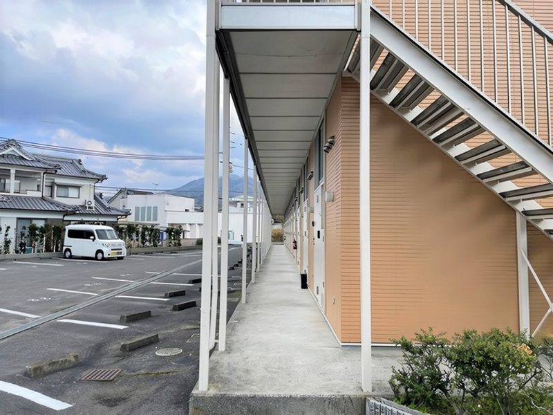 レオパレスジュネス エントランス