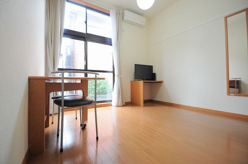 レオパレス都留 居間