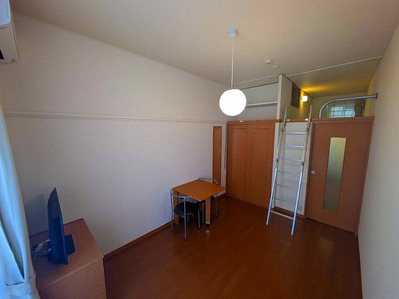 レオパレスレコルト 居間