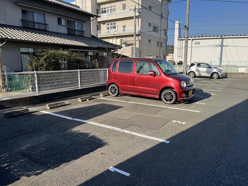 レオパレスリビエール 駐車場