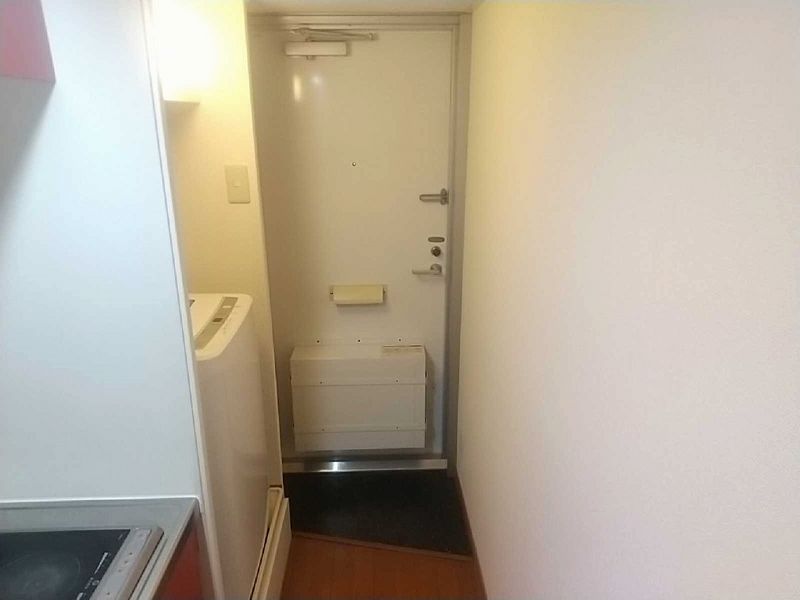 レオパレス翁樹 玄関