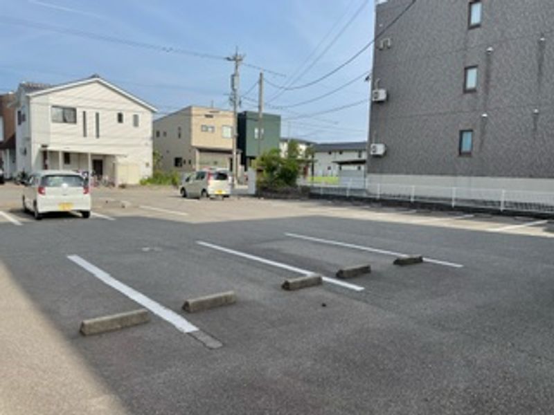 レオパレスアヴァンティ 駐車場
