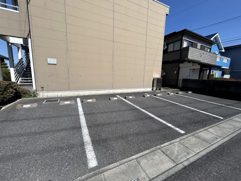 レオパレスＢｏｕｌｏｇｎｅ 駐車場