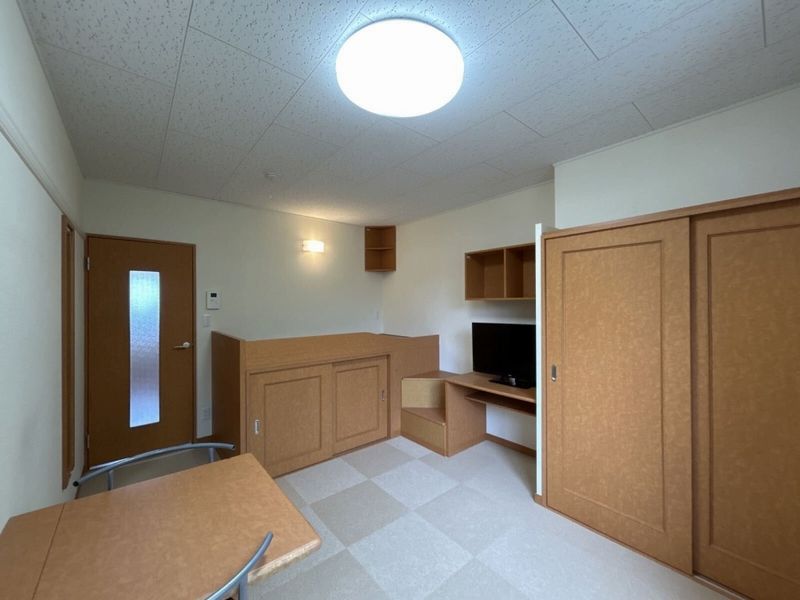 レオパレス西羽貫 居間