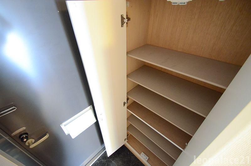 レオパレスＯＶＩＲＡ 玄関