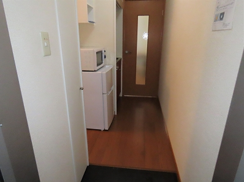 レオパレス平林 玄関