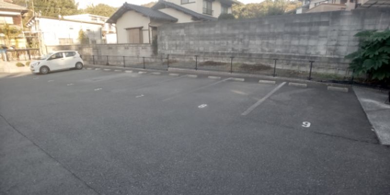 レオパレスヌーボフカサカⅢ 駐車場