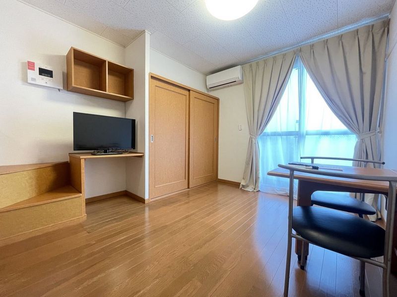 レオパレスヒガシノナミ 居間