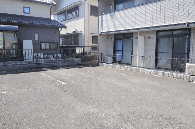 レオパレス宇佐 駐車場
