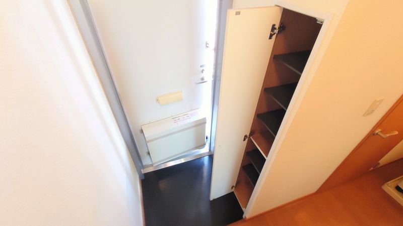 レオパレスグリーンラインⅡ 玄関