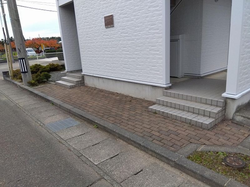 レオパレス西部 エントランス