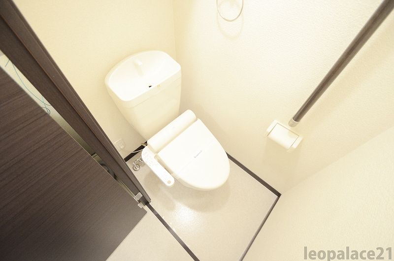 LEONEXT Saki Toilet