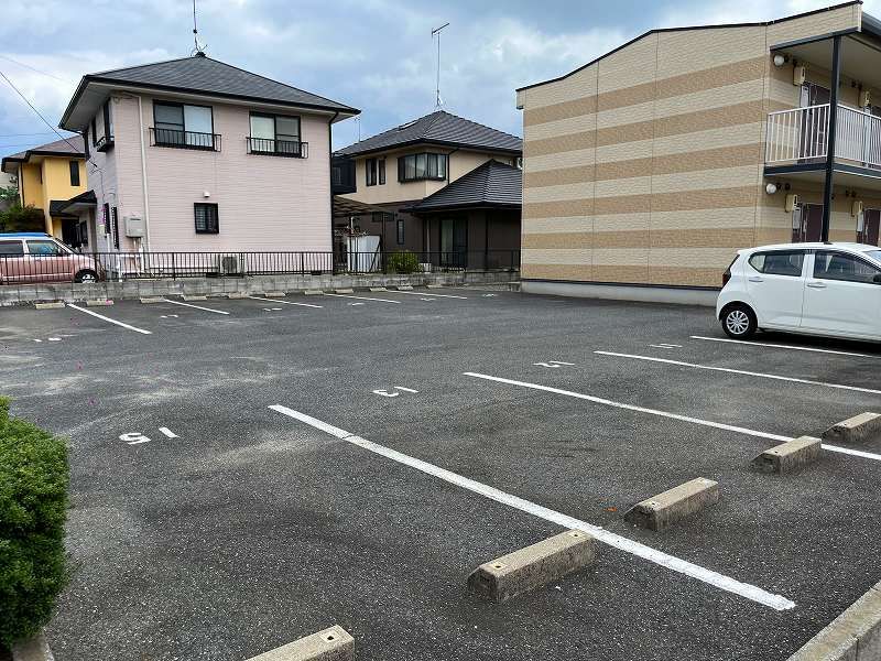 レオパレスＭ　Ｎ　Ⅱ 駐車場