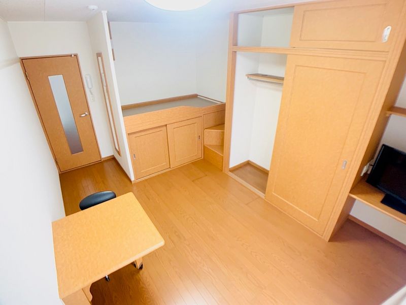 レオパレス若葉 居間