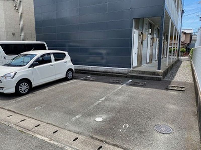 レオパレス３６２フラット 駐車場
