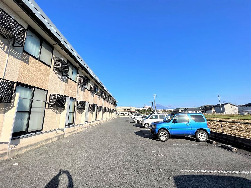 レオパレスＵ　Ｋ　Ｎ 駐車場