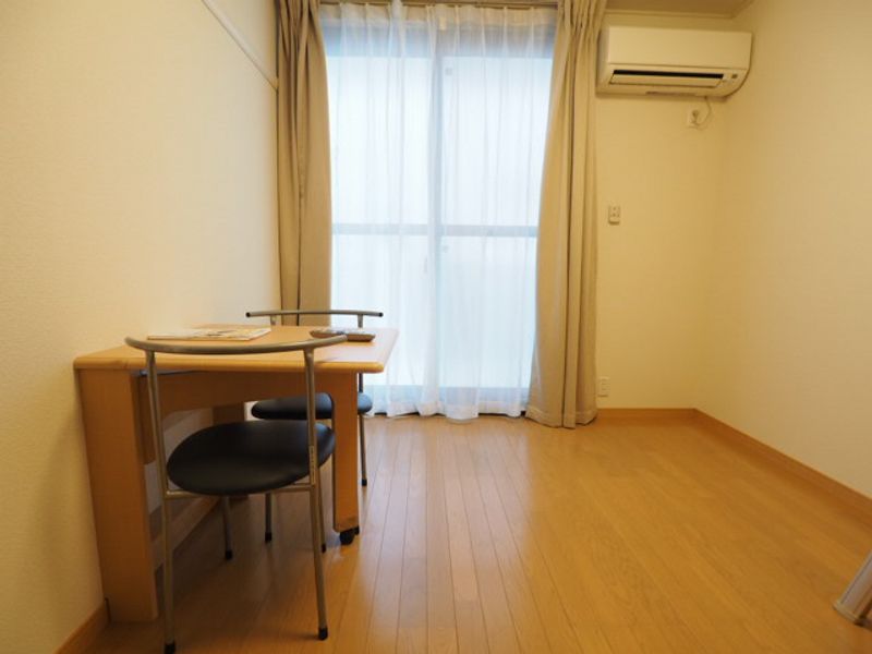 レオパレスアスター 居間