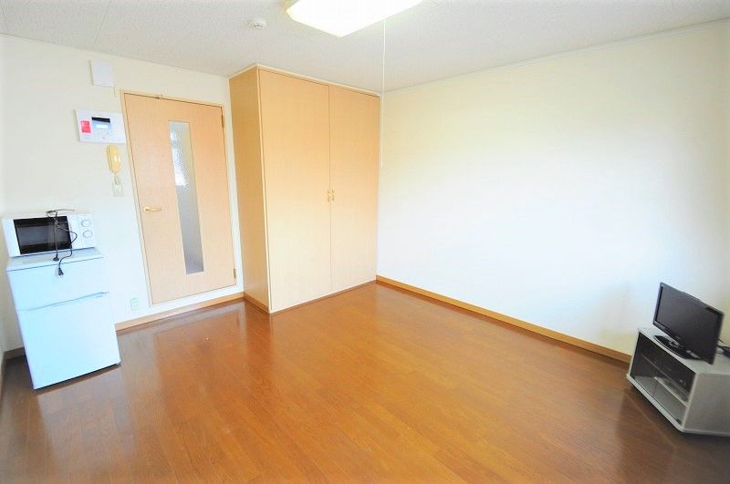 レオパレスラフォーレ二日市 居間