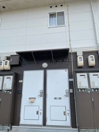 レオパレスメゾンレーブ 玄関