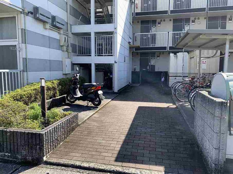 レオパレスグランシャンパーニュ エントランス