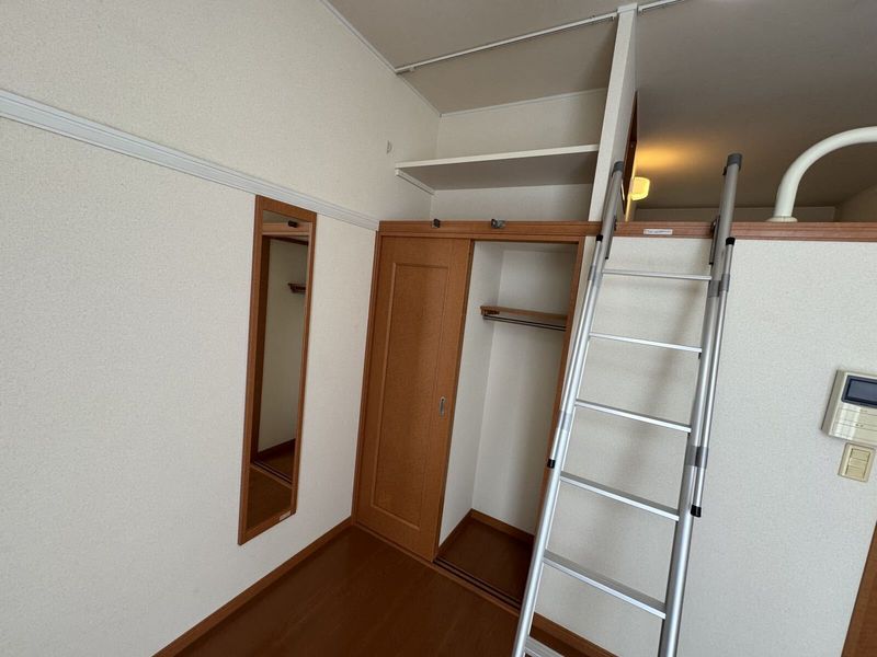 レオパレスル　ヴァン 収納