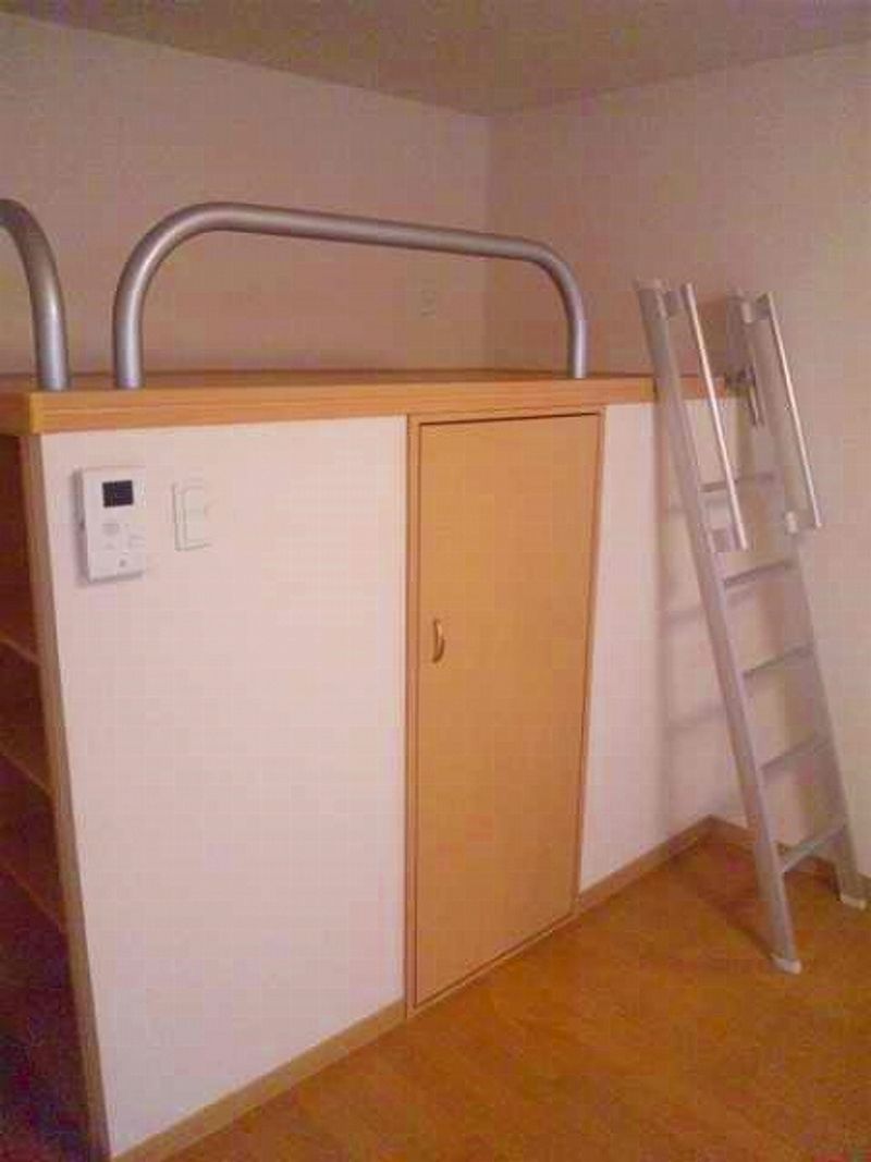 レオパレスサンロード 居間