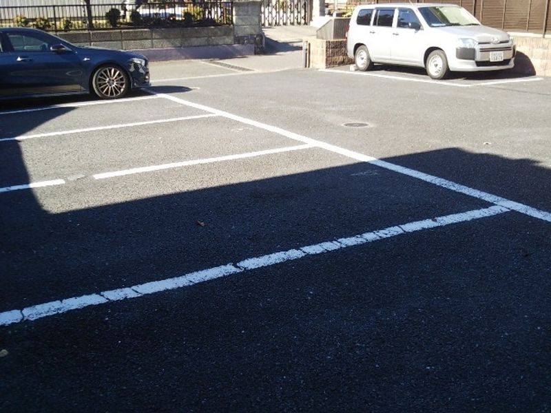レオネクストフィオーレⅢ 駐車場