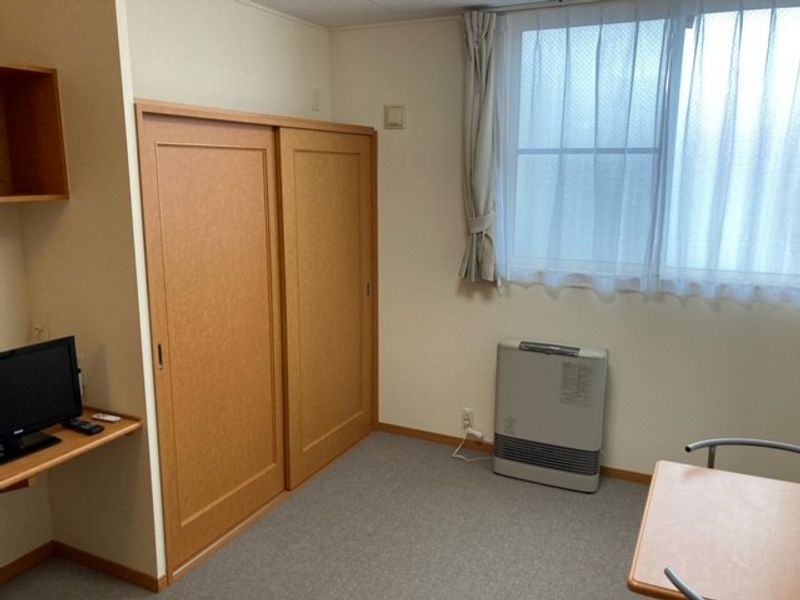 レオパレスエミール美原台Ａ館 居間
