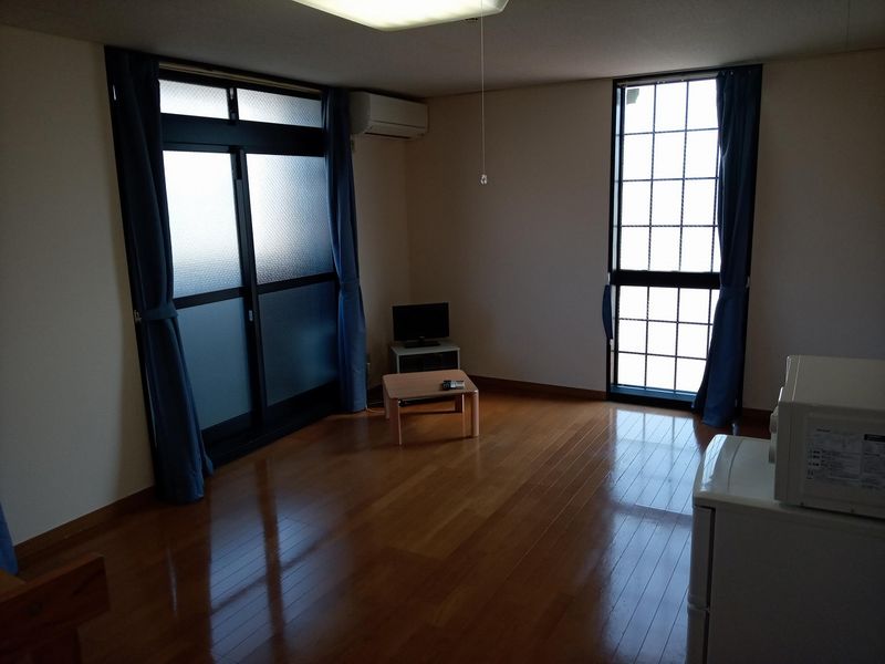 レオパレスおおすが 居間