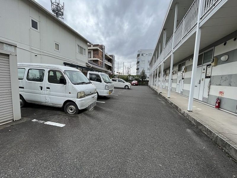 レオパレスマイス 駐車場