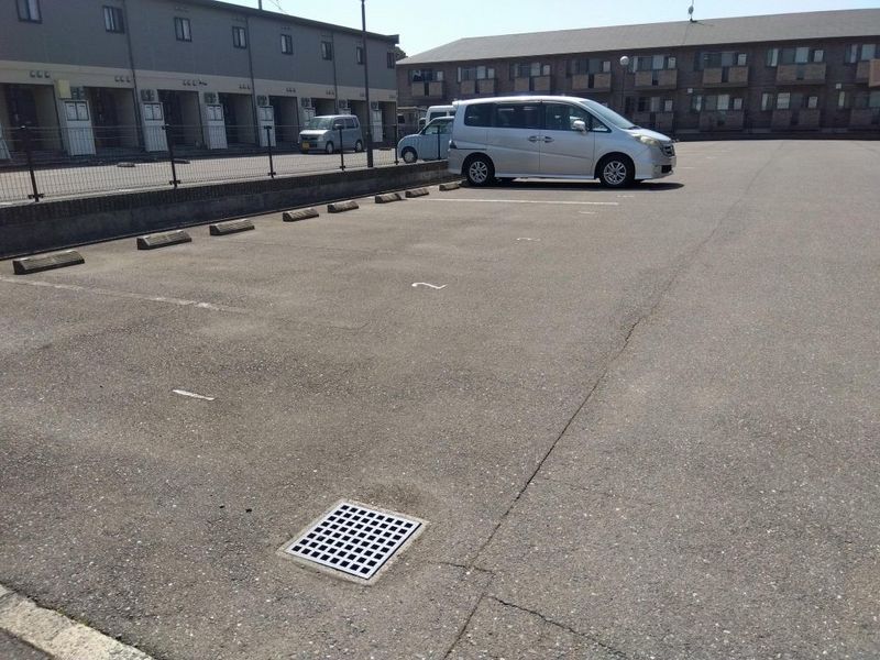 レオパレスポートビレッジ 駐車場