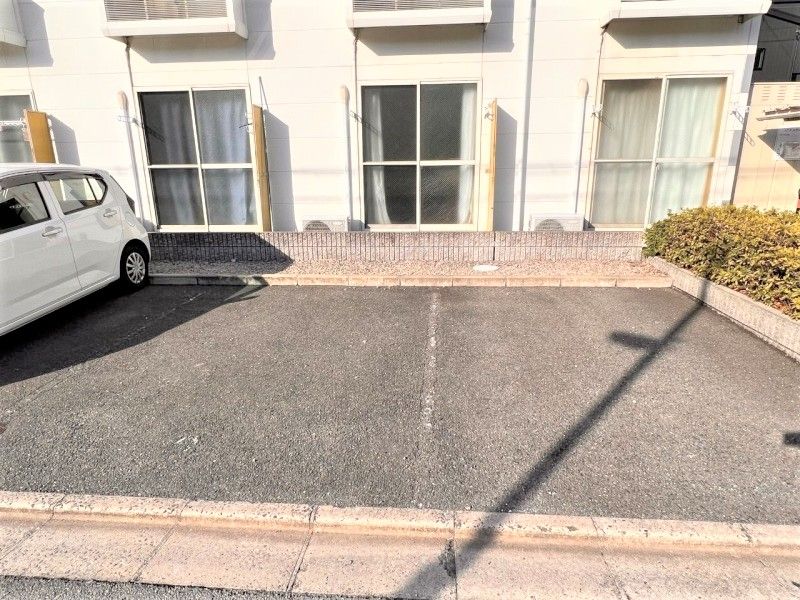 レオパレスシャルム 駐車場