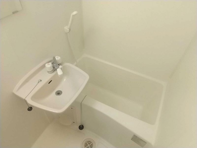 leopalace Clarabel Bathroom