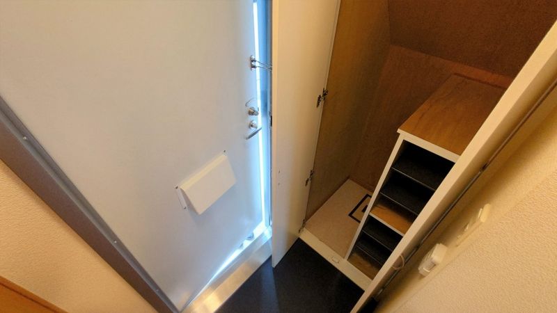 レオパレス実の留 玄関