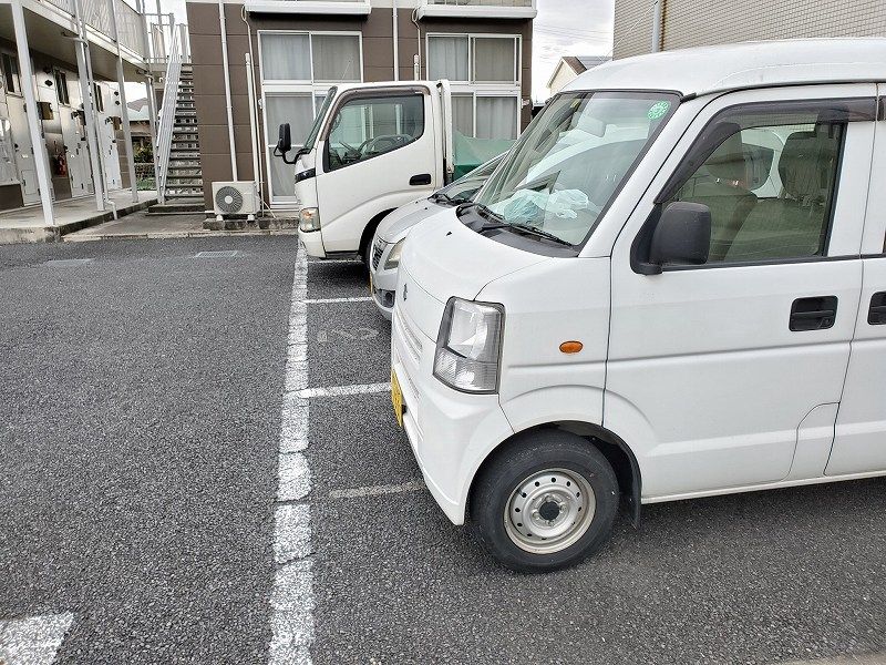 レオパレスエスト　プロスペール 駐車場