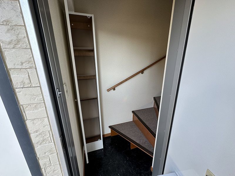 レオパレスシャルマンピエースⅡ 玄関