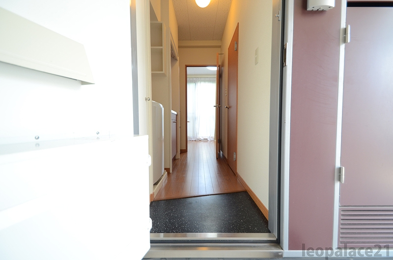 レオパレスＳＡＷＡＨ 玄関