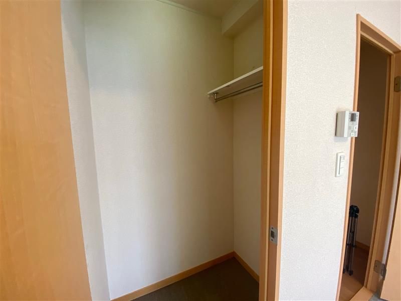 レオパレスラ　フェニックス 収納