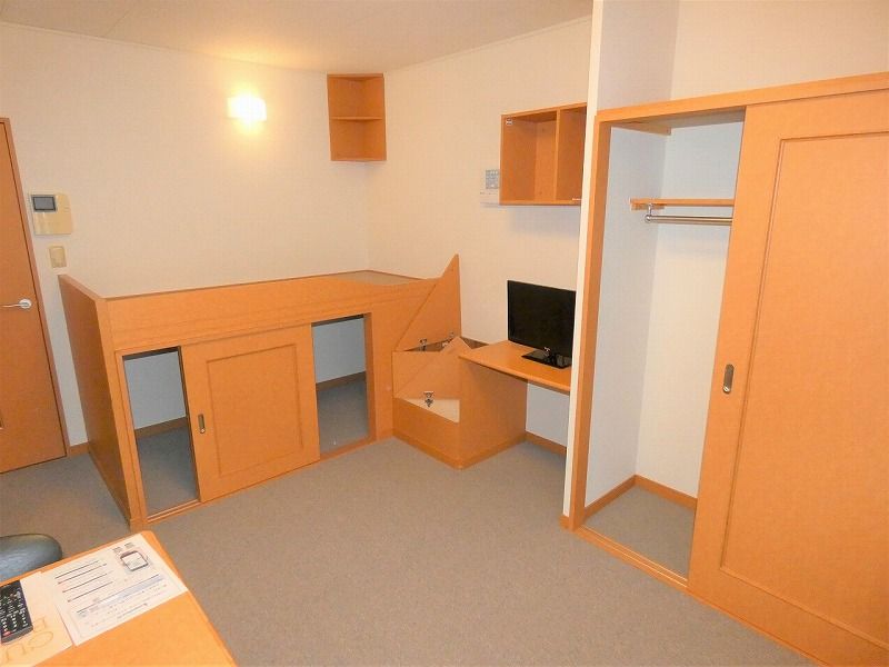 レオパレスイナミタウン 居間