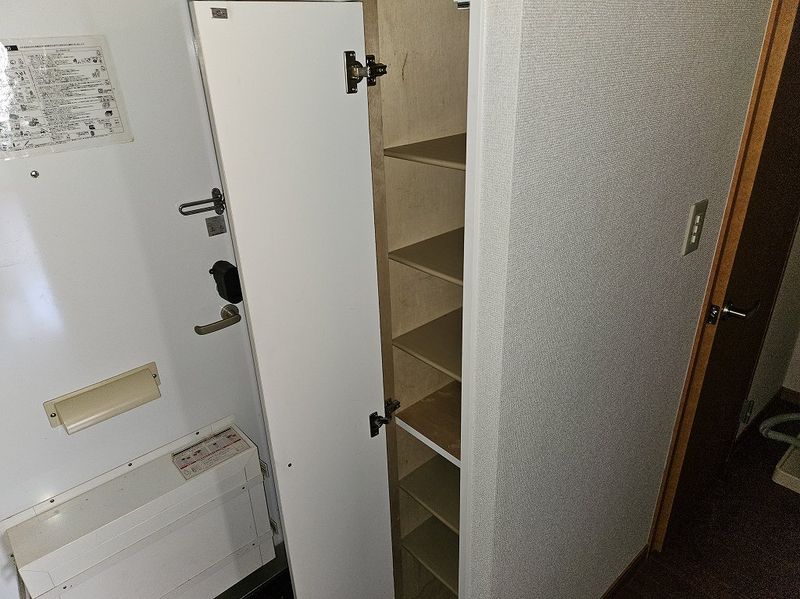 レオパレス眉山南 玄関
