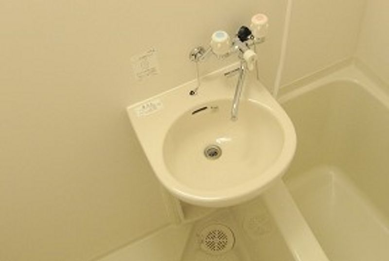 レオパレスプラド岩塚 洗面所