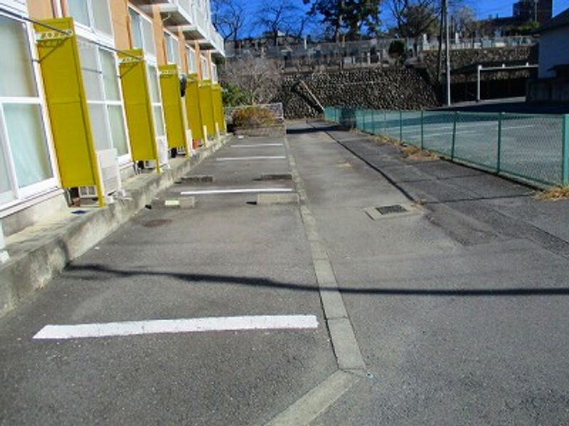 レオパレス赤坂 駐車場