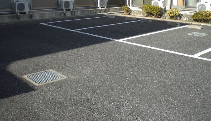 レオネクストラパン美園Ｂ 駐車場