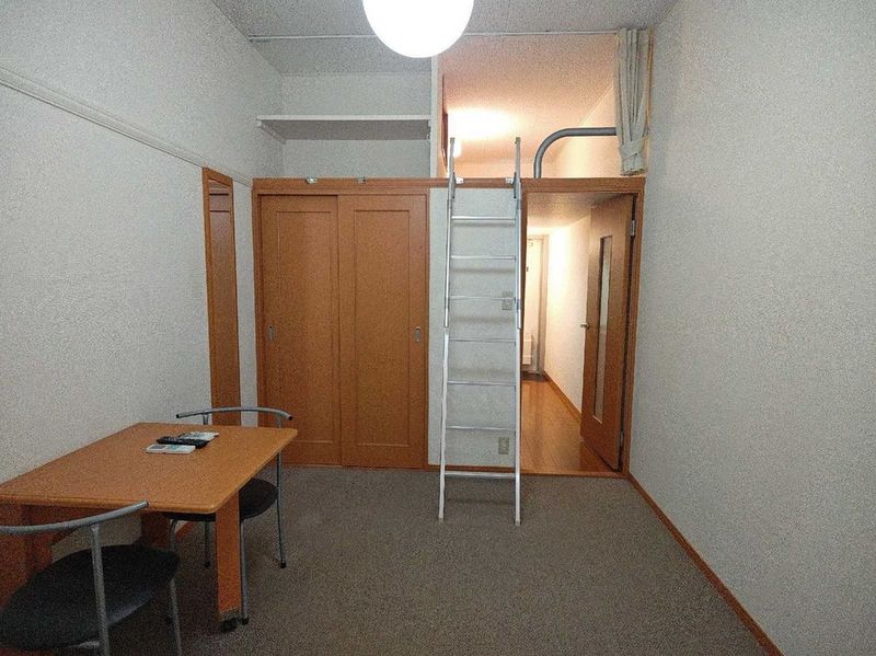 レオパレスＥＳＳＯＲ湯築 居間
