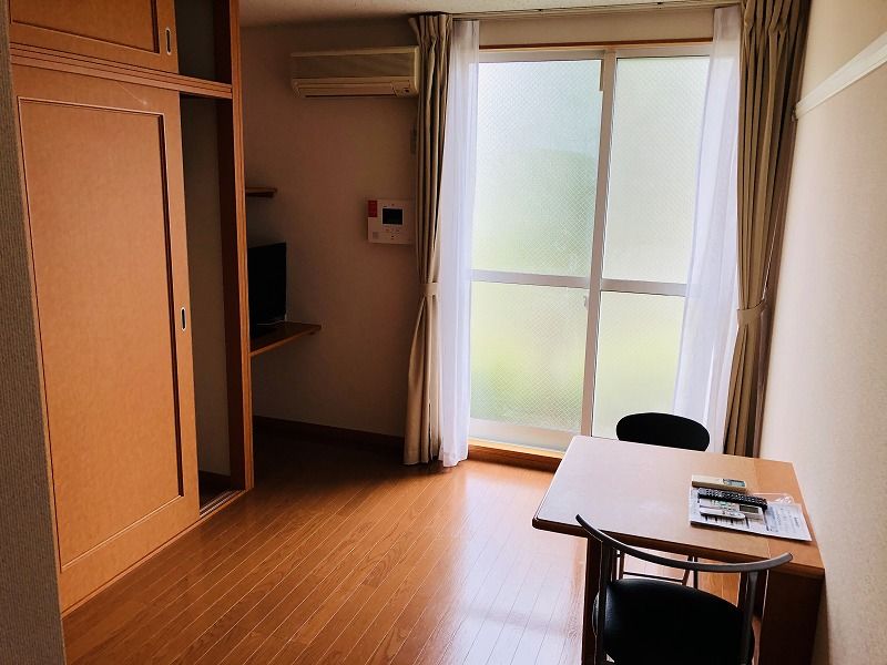 レオパレスエスポワール 居間