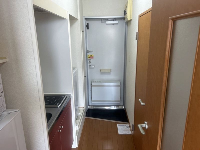 レオパレス綿新 玄関