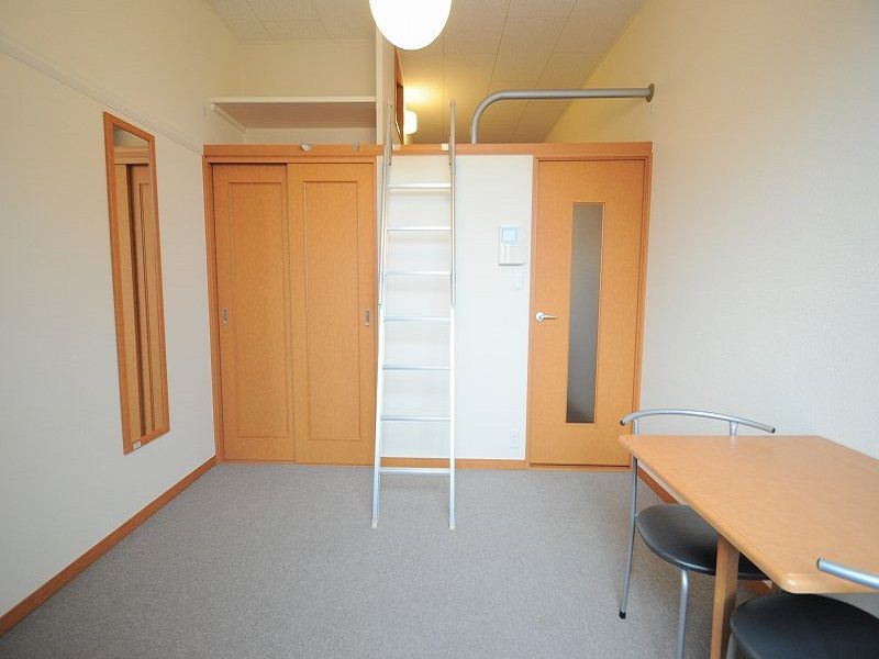 レオパレス新川Ⅱ 居間